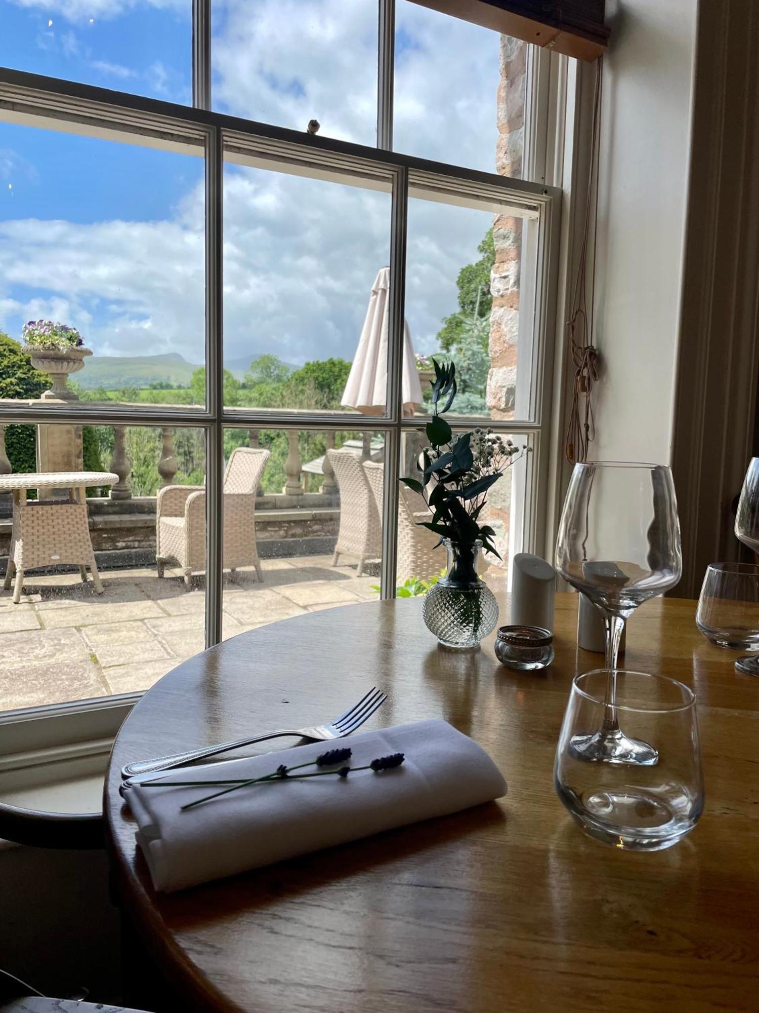 Peterstone Court Country House Restaurant & Spa Брекън Екстериор снимка