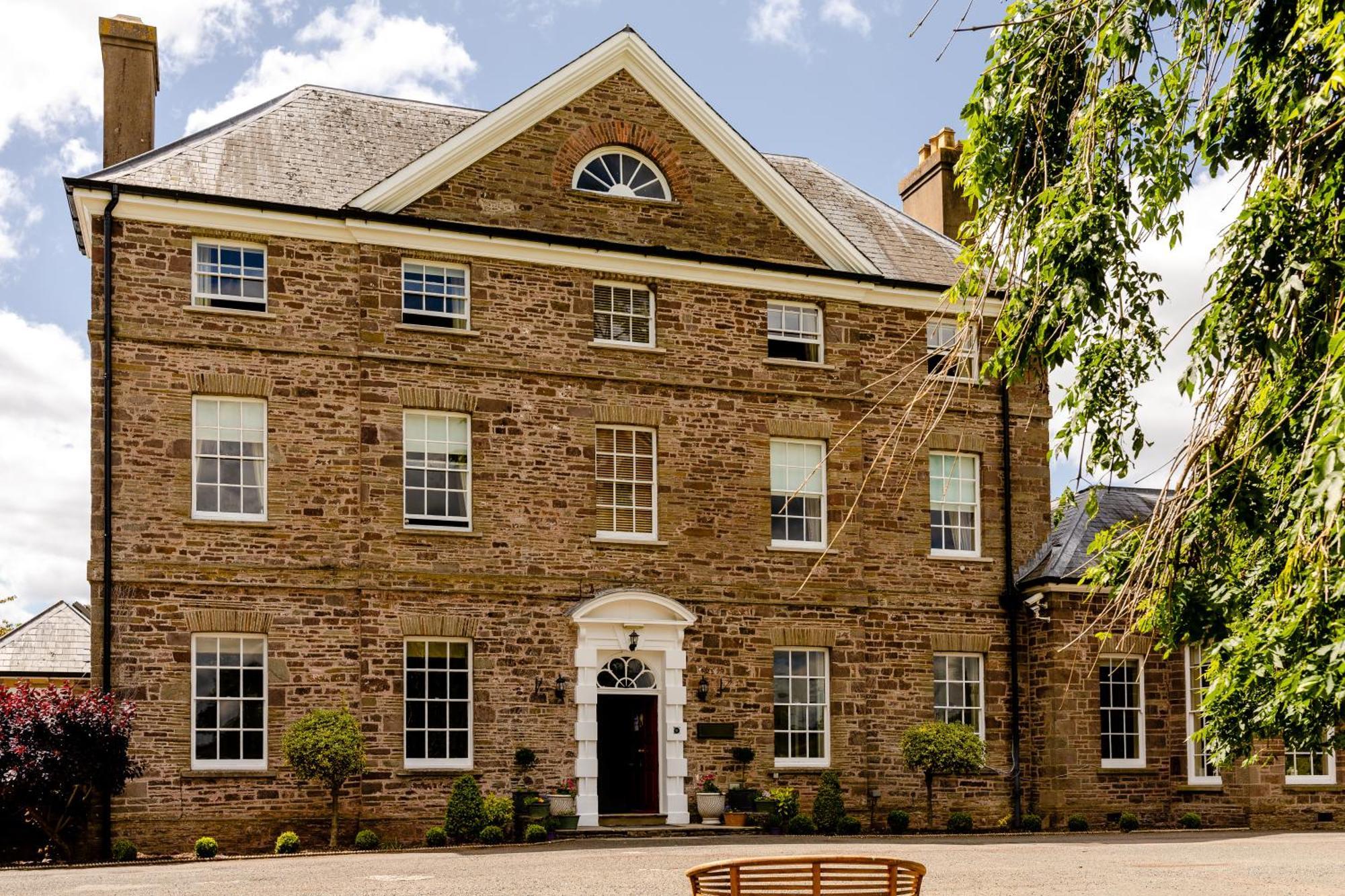 Peterstone Court Country House Restaurant & Spa Брекън Екстериор снимка