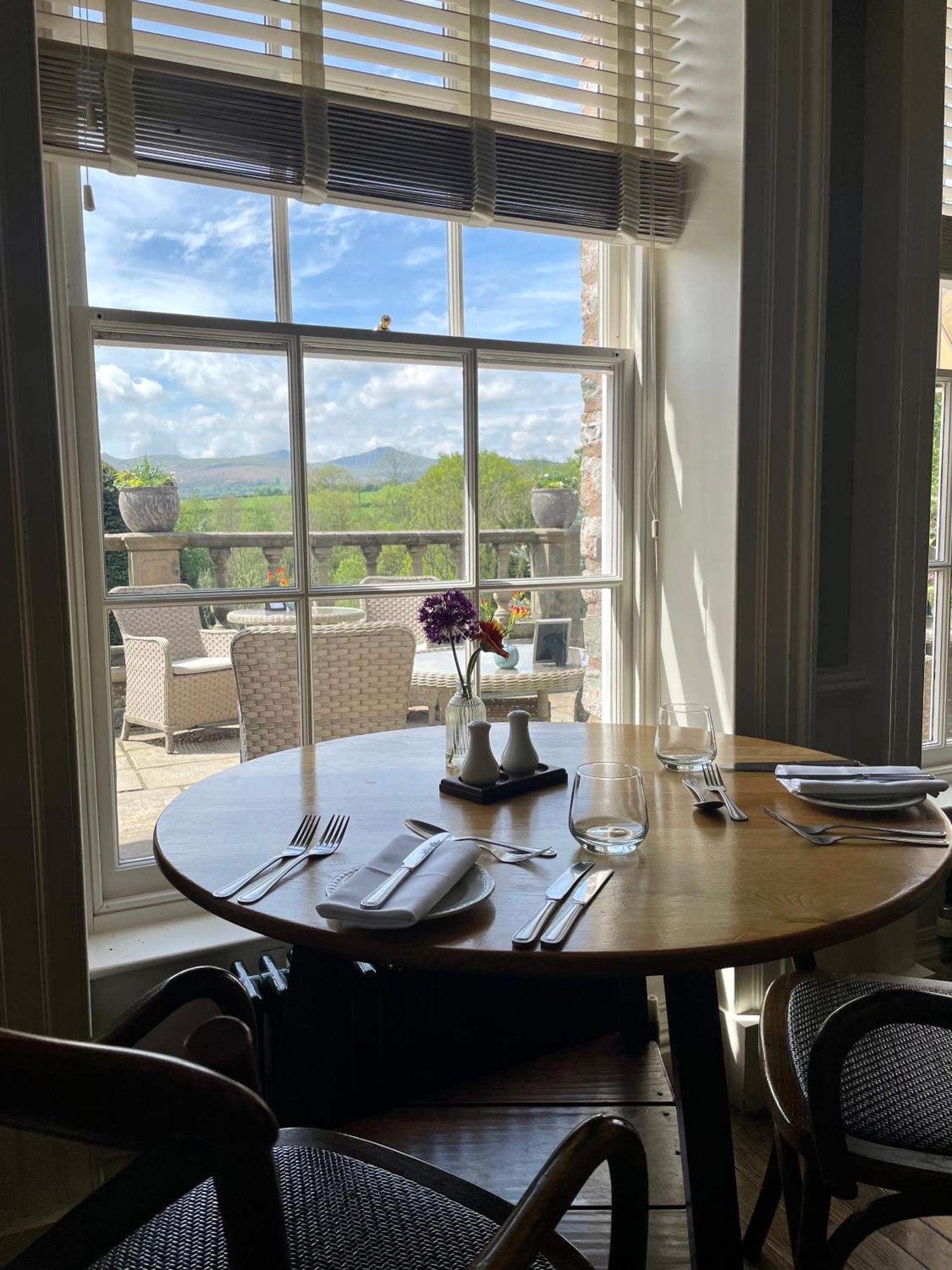 Peterstone Court Country House Restaurant & Spa Брекън Екстериор снимка