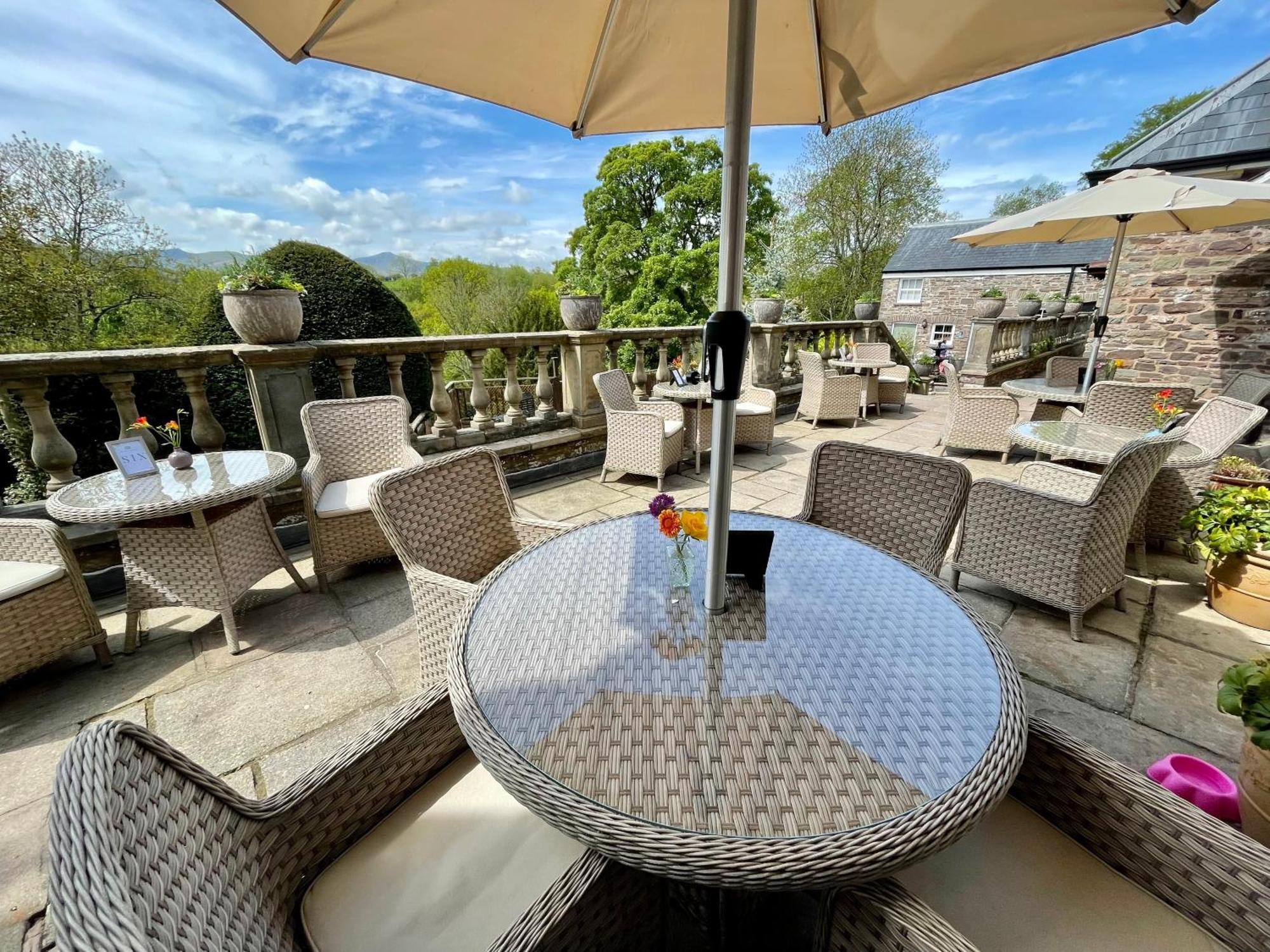 Peterstone Court Country House Restaurant & Spa Брекън Екстериор снимка