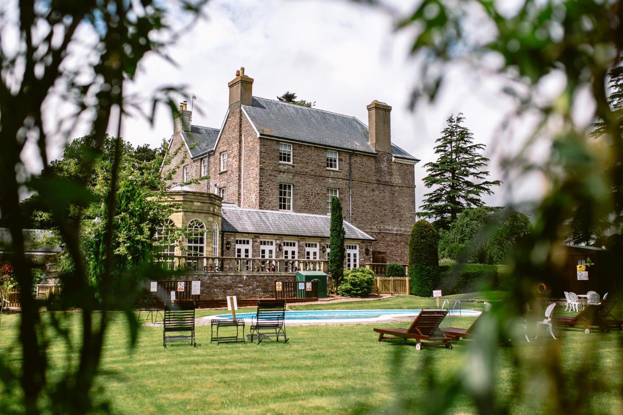 Peterstone Court Country House Restaurant & Spa Брекън Екстериор снимка