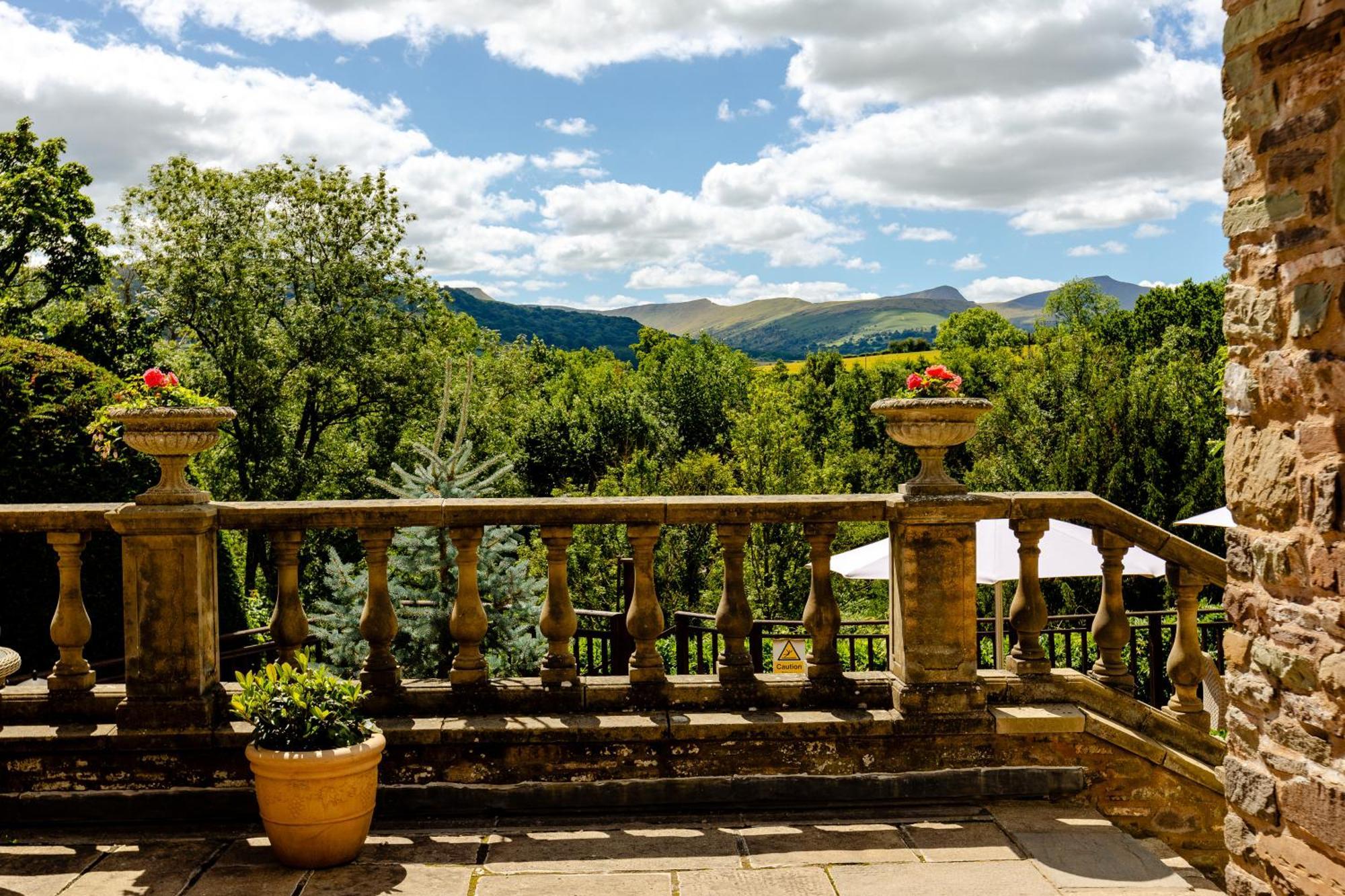 Peterstone Court Country House Restaurant & Spa Брекън Екстериор снимка