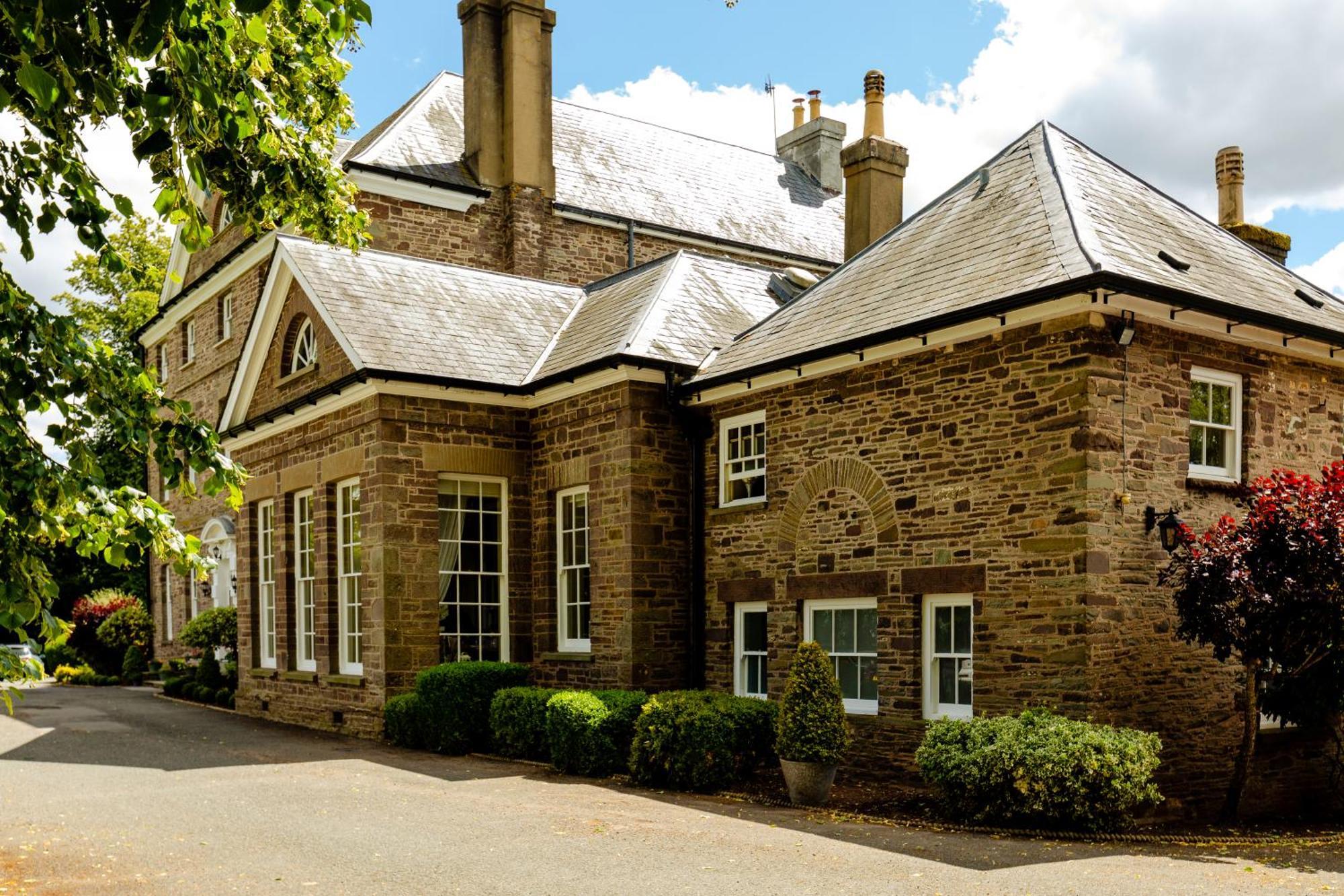 Peterstone Court Country House Restaurant & Spa Брекън Екстериор снимка